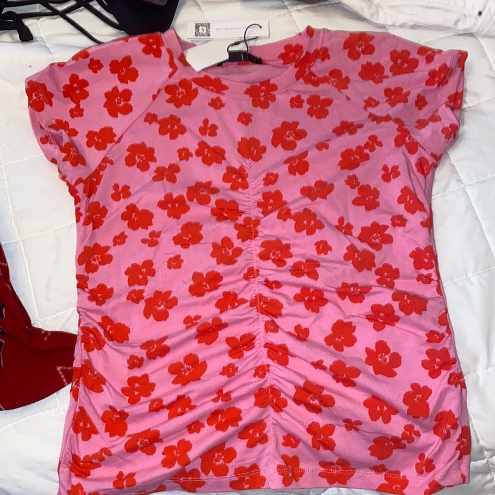 Sanctuary flower top with ruching size M